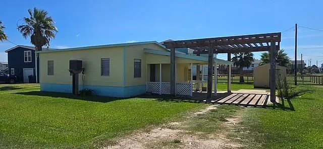 3 bed, 1.0 bath, 900 sqft, $1,495 — Photo 1