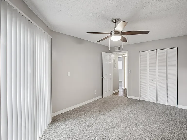 Meridian Luxury Condominiums — Photo 23