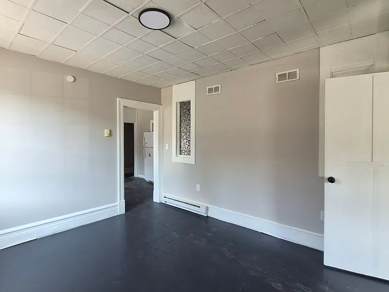 250 S Poplar St — Photo 18