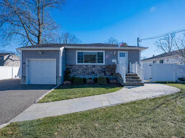 2002 City Ave, Merrick, NY 11566