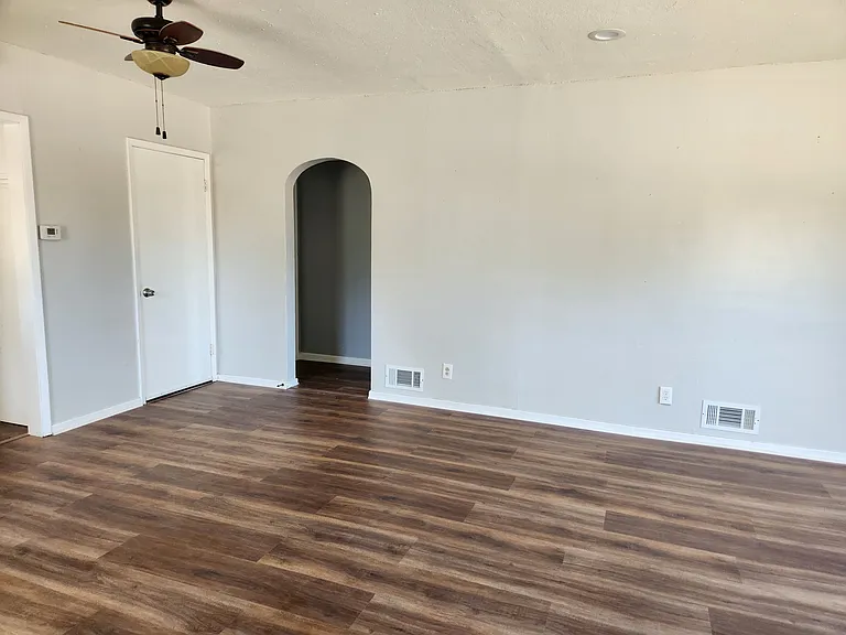 306 W 4th Ave — Photo 3