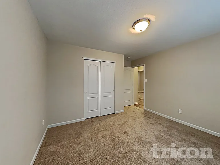 285 Aershire Ct — Photo 11