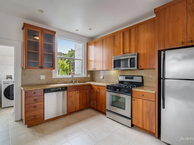 553 Sanchez St — Photo 10