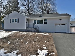 20 N Vivyen St, Bergenfield, NJ 07621