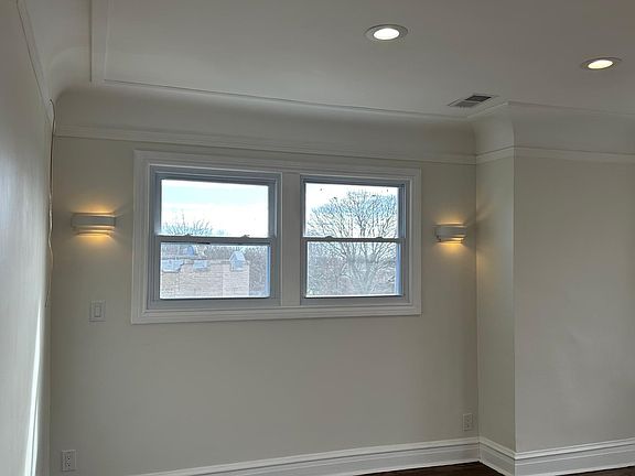 3rd image of 5739 N Francisco Ave #3
