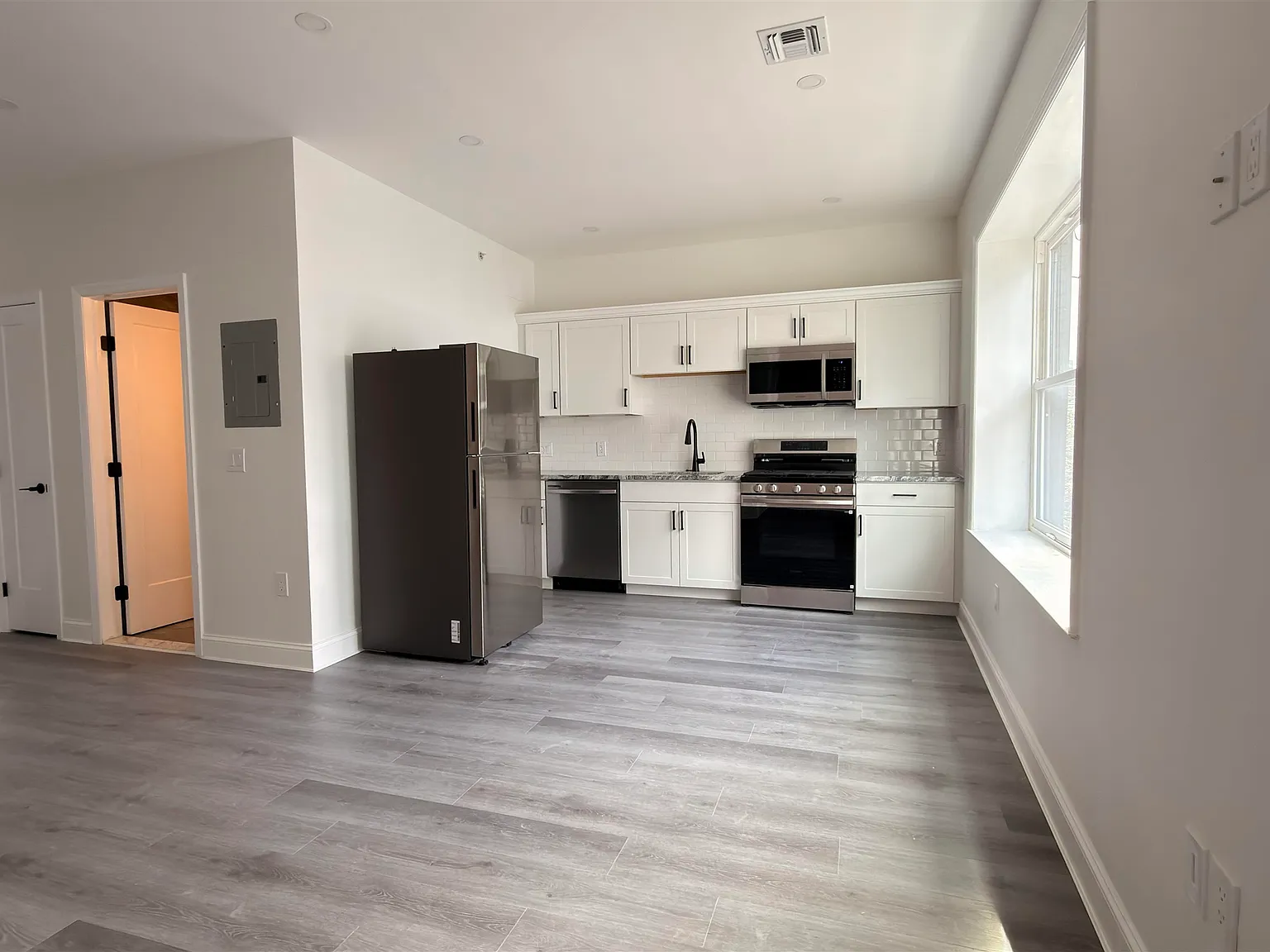 2 bed, 1.0 bath, 800 sqft, $2,550 — Photo 3