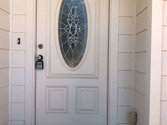 2nd image of 524 NE Pumpkin Dr