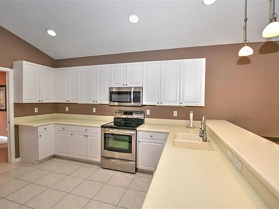 5th image of 2322 SW Estella Ter