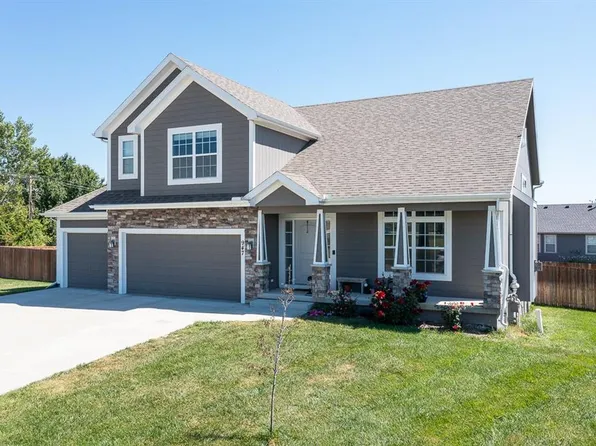 947 N Oak Ter, Tonganoxie, KS 66086