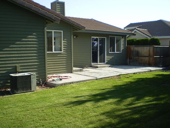 2nd image of 109 E Inglewood Dr