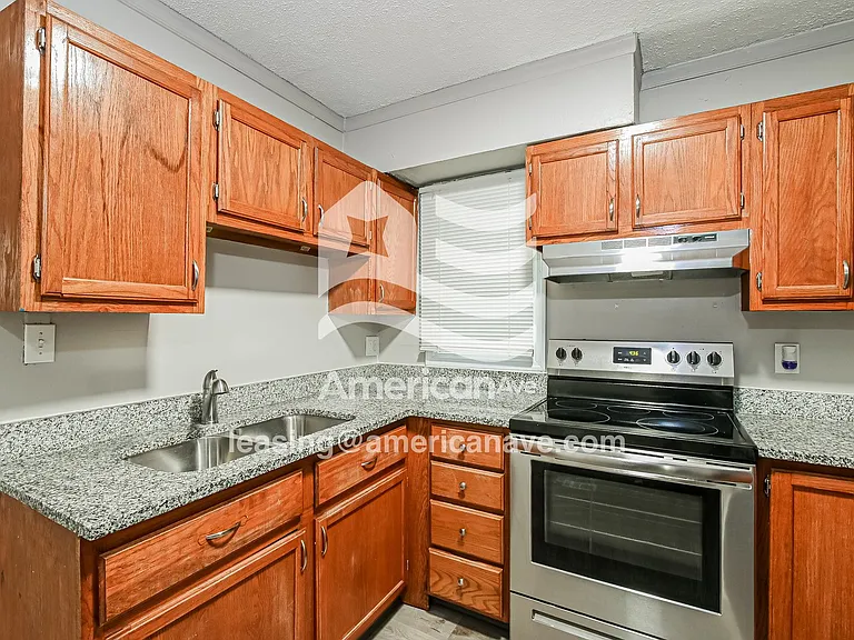 1424727_008_kitchen_8.jpg