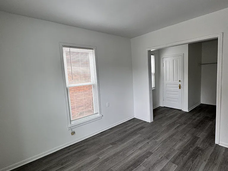912 W 9th St — Photo 22