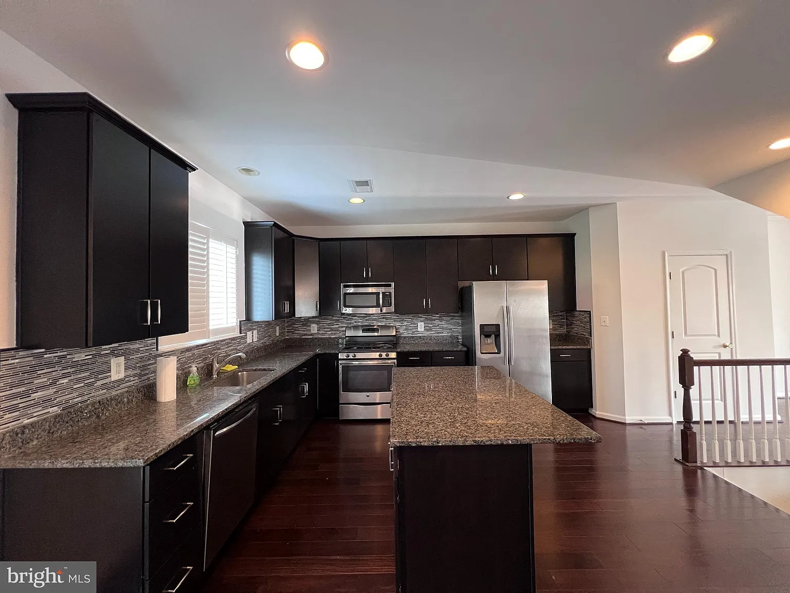 4 bed, 3.5 bath, 2726 sqft, $3,245 — Photo 2