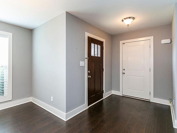 2nd image of 709 Glen Abbey Way