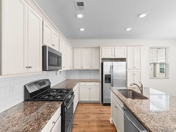 4th image of 4723 Cloisters Ln.