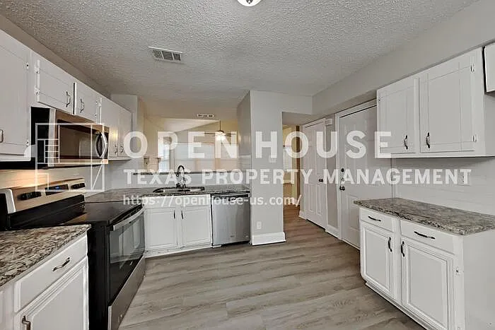 6014 Hollyleaf Dr — Photo 6