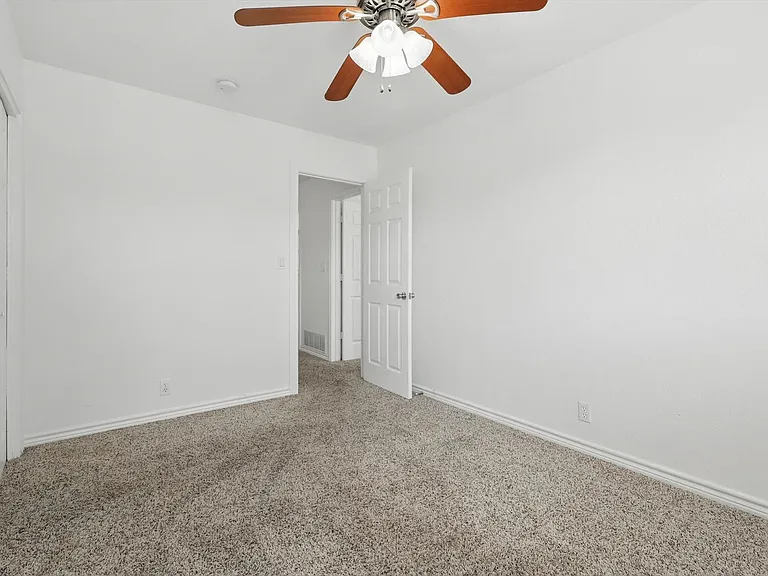 Unfurnished bedroom with carpet floors, a closet, baseboards, and a ceiling fan