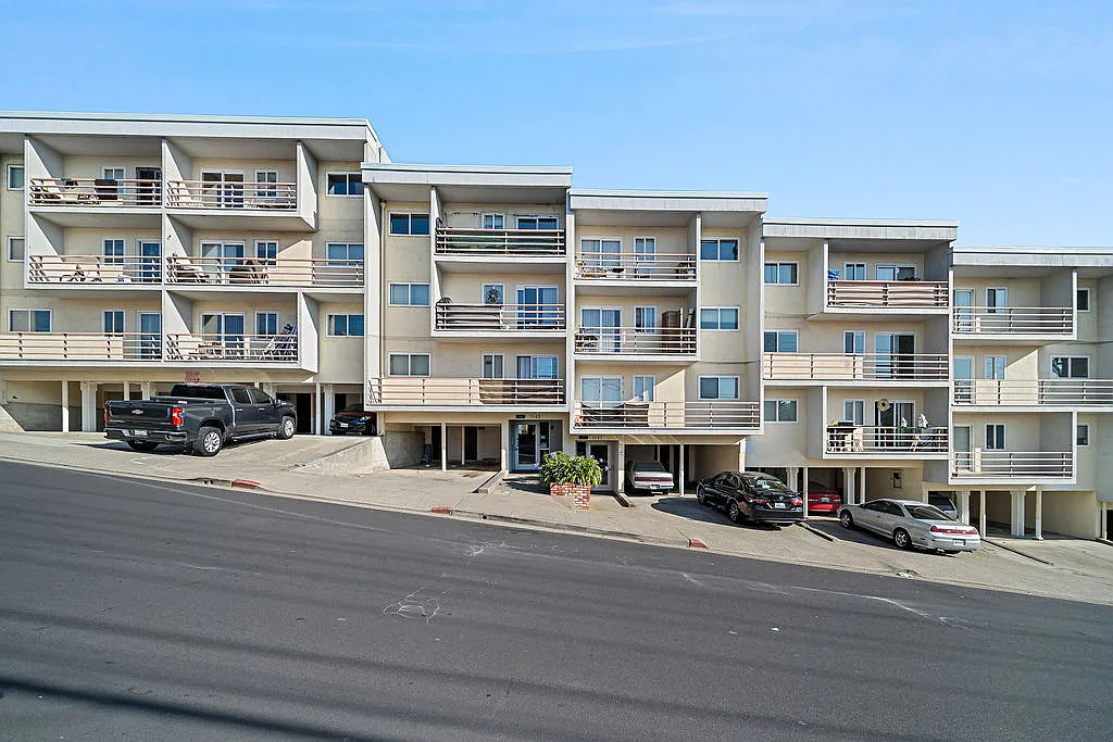 The Edgeworth Apartments — Photo 1