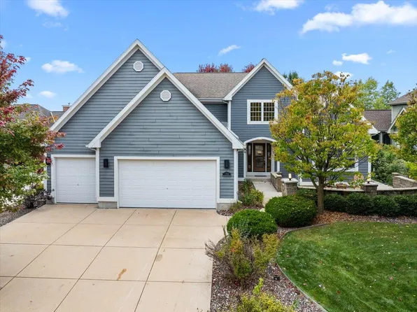 2704 Kettle RIDGE, West Bend, WI 53090