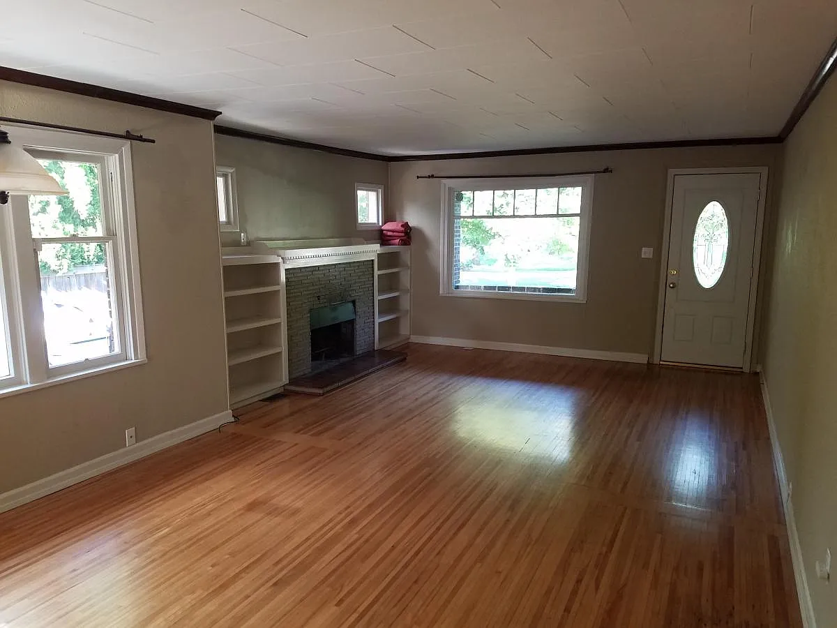 2 bed, 1042 sqft, $2,400 — Photo 2