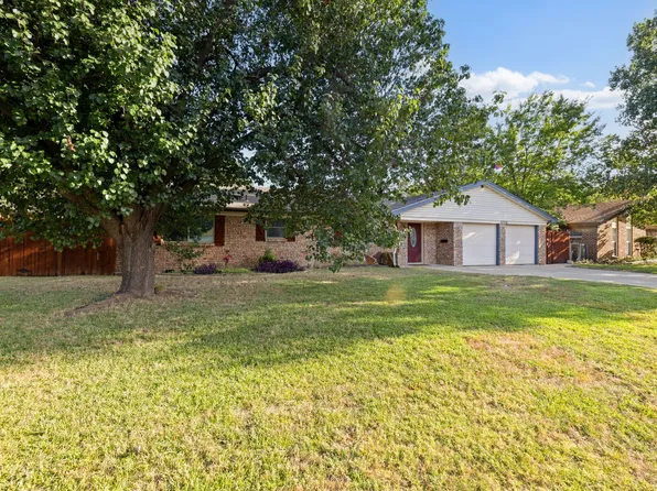 6736 Corona Dr, North Richland Hills, TX 76180