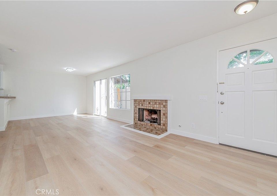 1st image of 107 Oxford #34