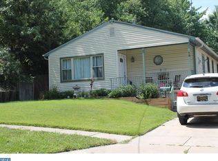12 E Crestwood Ave, Somerdale, NJ 08083