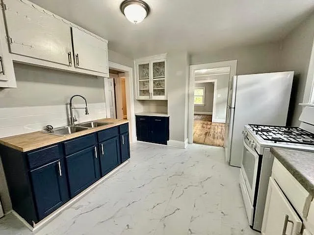 3375 N Buffum St — Photo 1