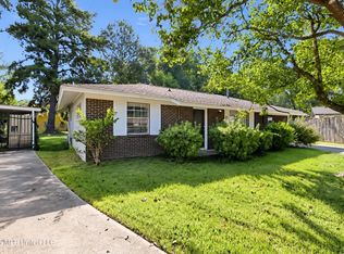 231 Flag Chapel Cir, Jackson, MS 39213