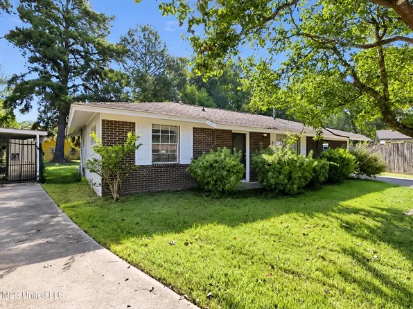 231 Flag Chapel Cir, Jackson, MS 39213