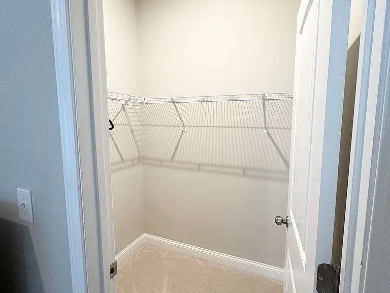 304 Fenella Dr #B — Photo 8