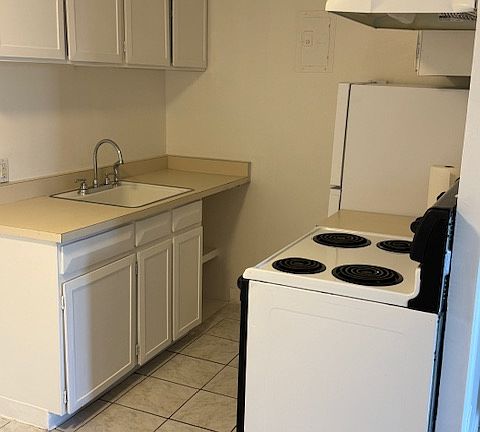 3rd image of 799 N Dahlia St APT 403