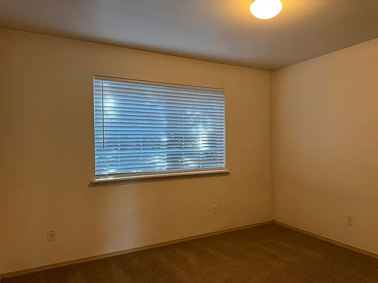 Quiet 2-Bed 2-Bath Apartments Close to WOU with Beautiful Landscaping In-Unit Washer/Dryer — Photo 4