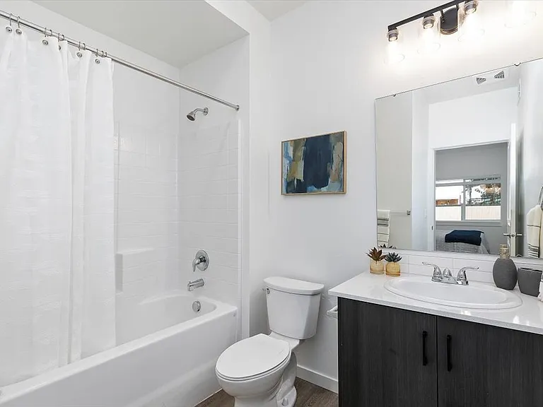 Hawk's Landing Apartments — Photo 9