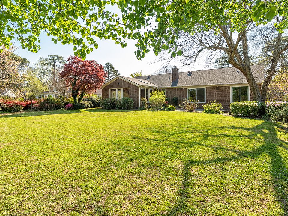 1st image of 702 Robert E Lee Dr