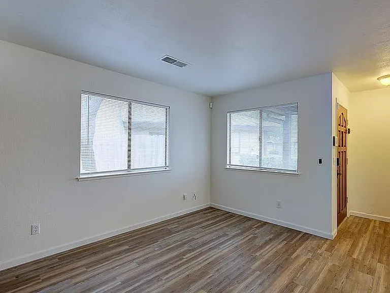 103-7580 N Angus St — Photo 12