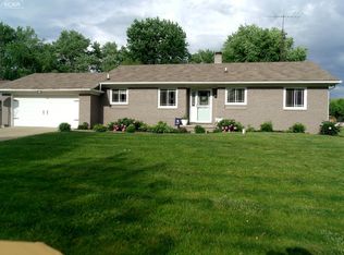 1396 Peachwood Dr, Flint, MI 48507