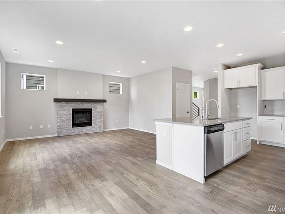 Plan 2114 built at another Harbour Homes community - details will vary