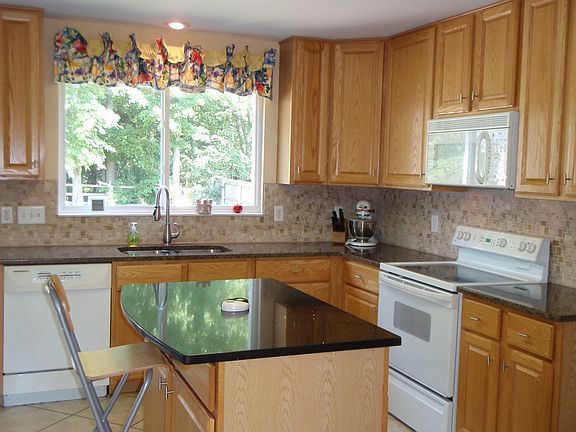 4th image of 8524 Sunmont Dr