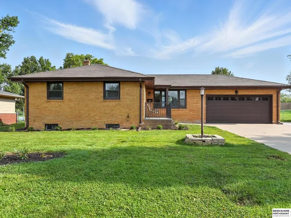 5222 A St, Omaha, NE 68106