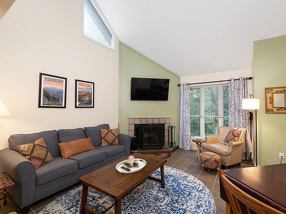 4th image of 755 Laurelwood