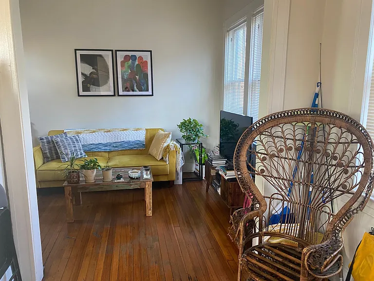 251 Robert St #6 — Photo 1