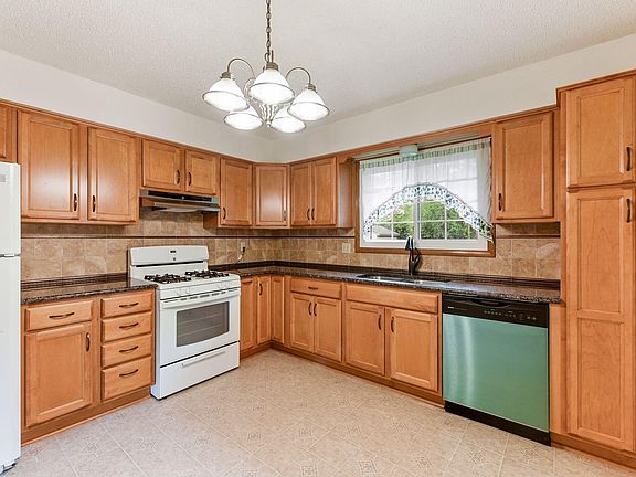 4th image of 5325 Brookdale Dr N