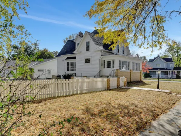 602 N 9th St, Beatrice, NE 68310