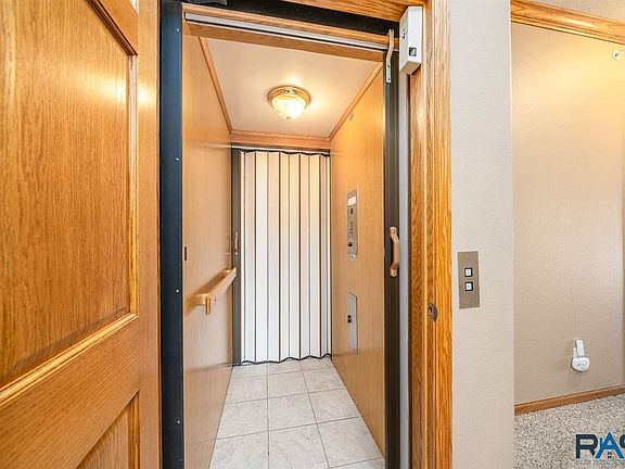 3rd image of 5804 S Shadow Wood Pl