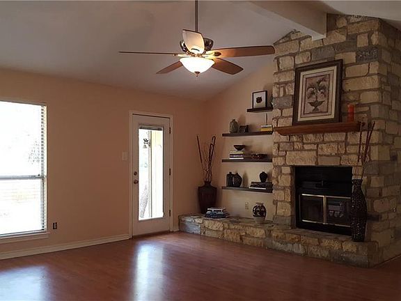 4th image of 2008 Castle Creek Dr