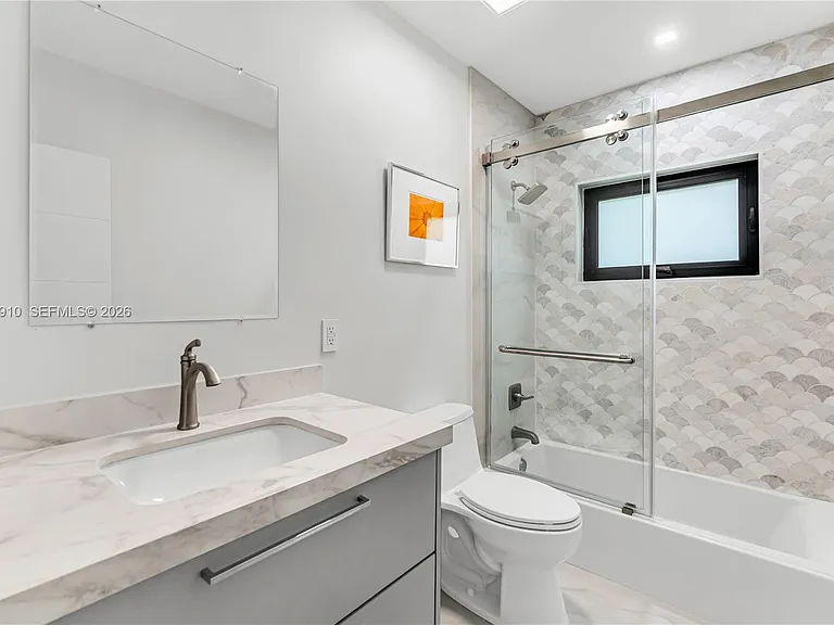 1015 Pizarro St — Photo 18