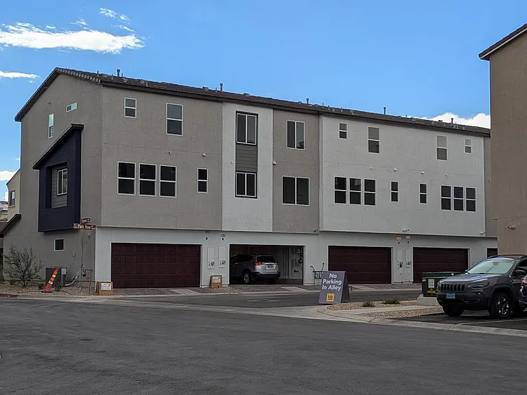 5887 Park Row St — Photo 2