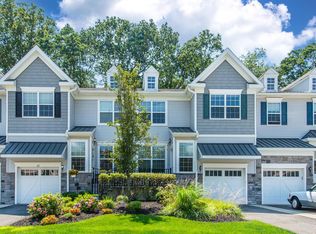 22 Pineview Dr, Waldwick, NJ 07463