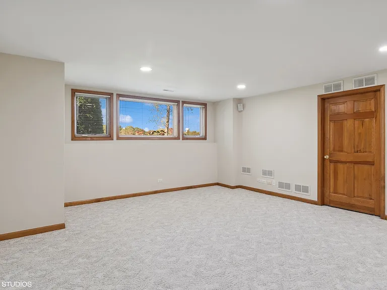 2327 Flat Rock Ct — Photo 22